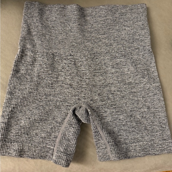 Colsie Gray High-Waisted Bike Shorts - Picture 1 of 2